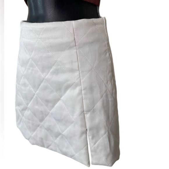 White Quilted Mini Skirt | XSmall | Forever 21 - Picture 2 of 9